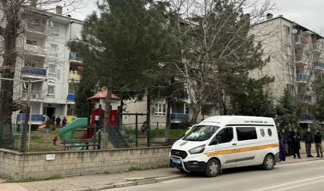 Komiser, boşandığı polis eşini öldürdü