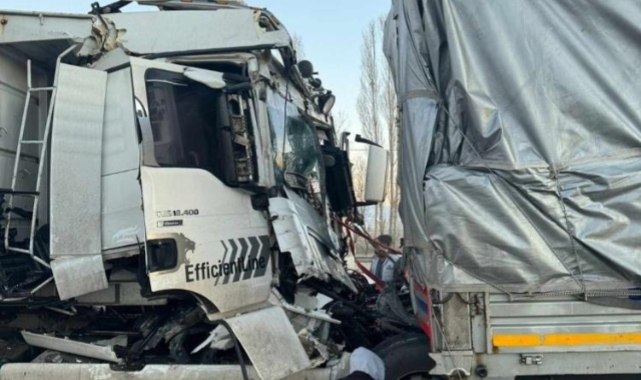 Konya'da tır, tıra arkadan çarptı: 1 ölü