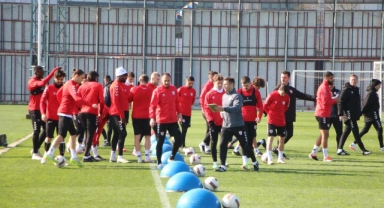 Lubo Satka: "Ana hedefimiz ligde kalmak"