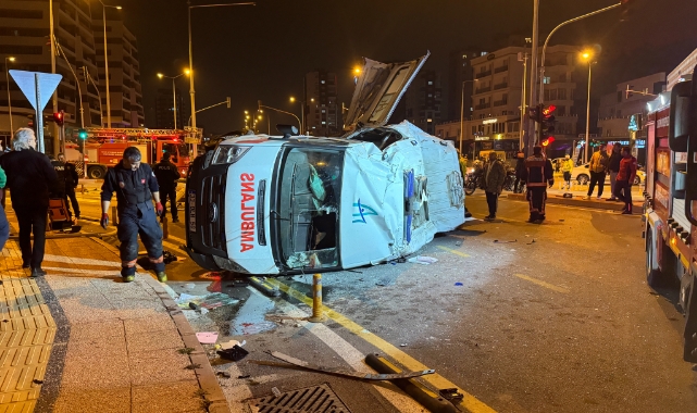 Mersin'de ambulans ile otomobil çarpıştı: 1'i ağır 7 yaralı