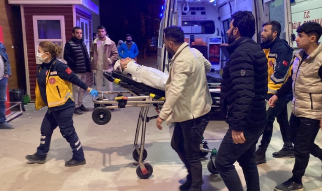 Motosiklet bisikletle çarpıştı: 1’i ağır 4 yaralı