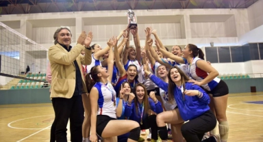 MSKÜ Voleybolcuları süper lig Play-Off’a kaldı