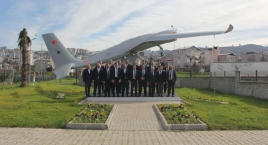 Müdürlerden Akıncı pozu