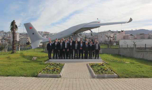 Müdürlerden Akıncı pozu