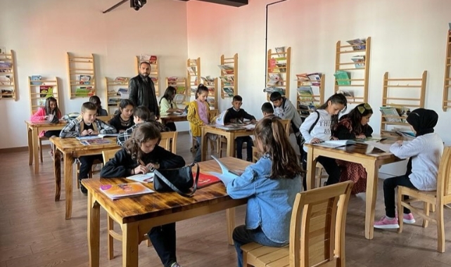 Muş'ta öğrenciler tarihi mekânları gezdi