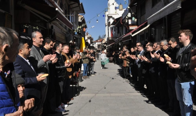 O ilçede her cuma dua vaktinde hayat duruyor