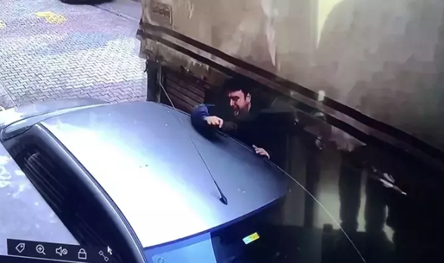 Ölümden dönen sürücü kamyonetle aracının arasına sıkıştı!