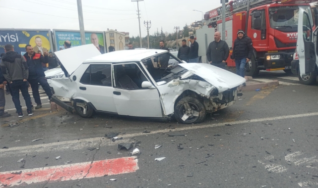 Pert olan araçta 4 kişi yaralandı!