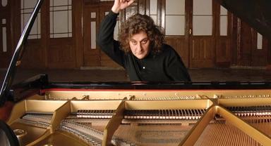 Piyanist Tuluyhan Uğurlu, Sirkeci Garı'nda konser verecek