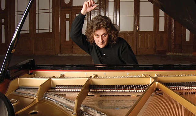 Piyanist Tuluyhan Uğurlu, Sirkeci Garı'nda konser verecek