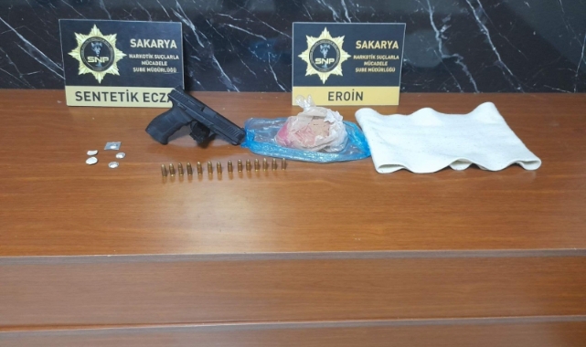 Polisten uyuşturucu operasyonu: 5 gözaltı