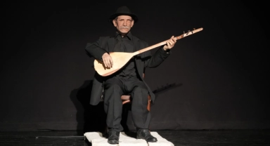 Robot Aşık Veysel öğrencilere konser verdi