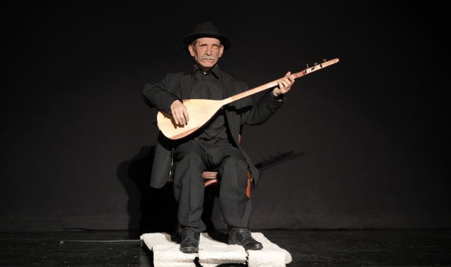 Robot Aşık Veysel öğrencilere konser verdi