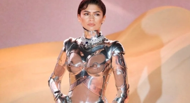 Robot gibi geldi!