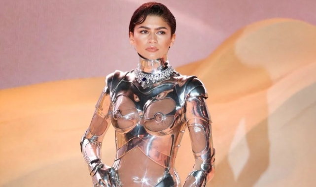 Robot gibi geldi!