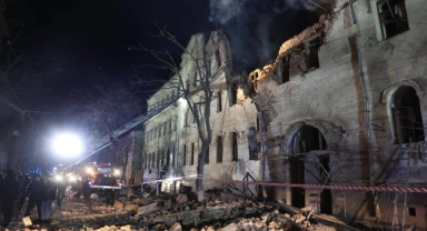 Rusya, Ukrayna'da sivil yerleşim yerlerine saldırdı