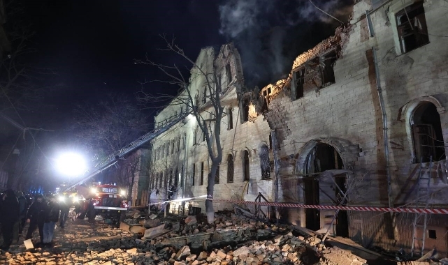 Rusya, Ukrayna'da sivil yerleşim yerlerine saldırdı