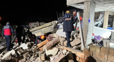 Şanlıurfa’da 2 katlı ev çöktü! 2 ölü, 8 yaralı