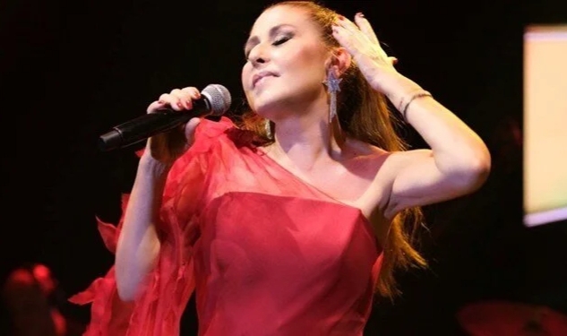 Şarkıcı Nilüfer kızı için dövme yaptırdı