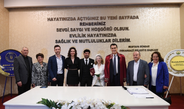 Sevgililer Günü'nde Başkan Dündar nikah kıydı