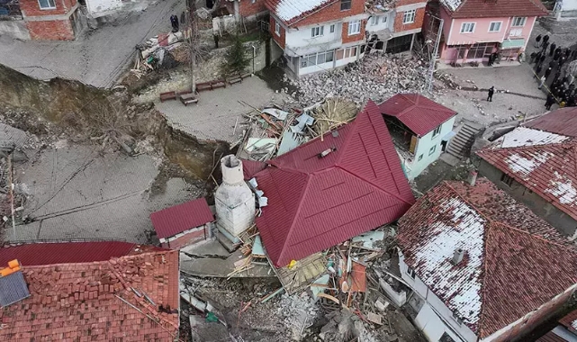 Tokat'ta heyelan! 39 evden 4’ü ile cami yıkıldı