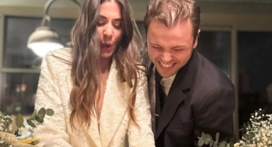 Tolga Sarıtaş ile Zeynep Mayruk nişanlandı