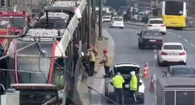 Topkapı'da bir kişiye tramvay çarptı, seferler durduruldu!