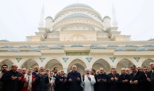 Türkiye'nin en büyük ikinci camisi açıldı: Kurdeleyi Cumhurbaşkanı Erdoğan kesti