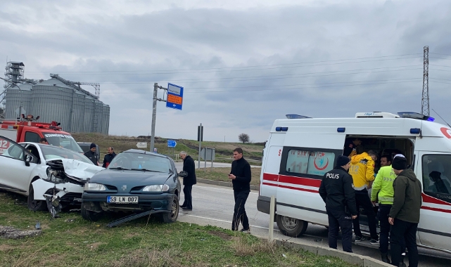 Uzunköprü’de iki otomobil çarpıştı: 4 yaralı