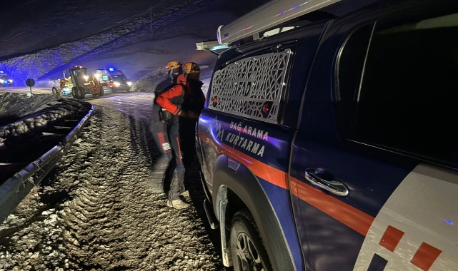 Van'da minibüsün üzerine çığ düştü: 1 ölü