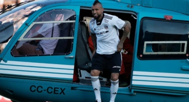 Vidal, helikopter ile geldi, ata bindi, kılıç kuşandı