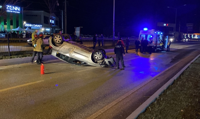 Yağmur sebebiyle kayganlaşan yolda otomobil takla attı: 1 yaralı