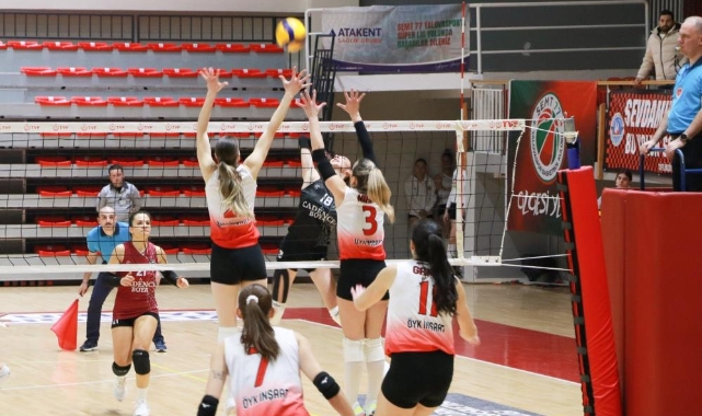 Yalova kadın voleybol takımları Play-Off’u garantiledi