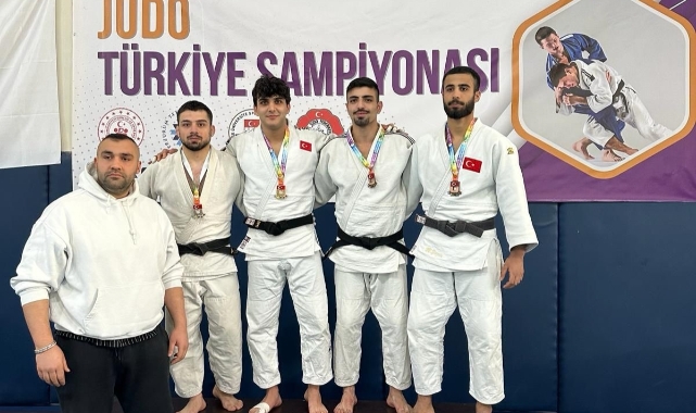 ZBEÜ öğrencilerinden judoda büyük başarı
