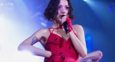 Zeynep Bastık'tan İzmir'e taşındığı iddialarına yanıt