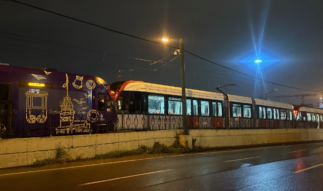 Zeytinburnu’nda iki tramvay kafa kafaya çarpıştı: 1 yaralı