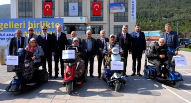 Akşehir'de engelli vatandaşlara akülü araç