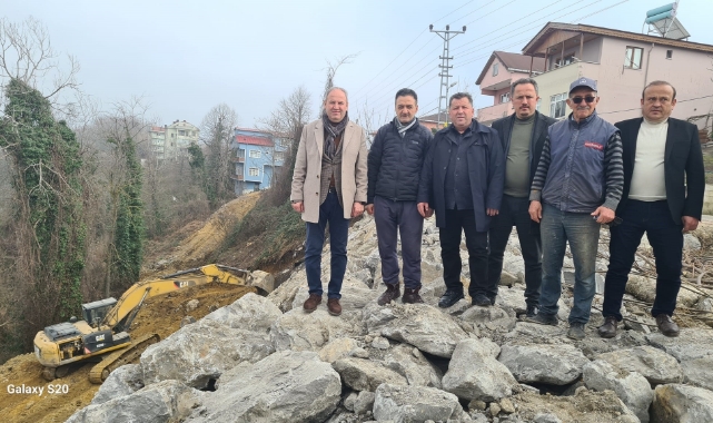 Alaplı'da heyelan riski olan yollara istinat duvarı örülüyor