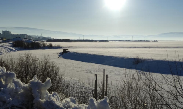 Ardahan eksi 7 derece ile buz tuttu