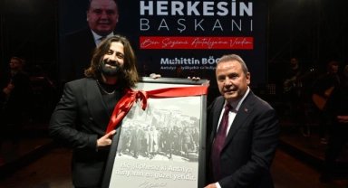 Ata'nın Antalya'ya gelişi Koray Avcı konseriyle kutlandı