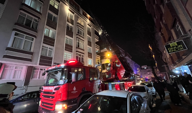 Avcılar’da 6 katlı binanın çatısında yangın
