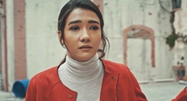 Aybüke Pusat Charlie Chaplin'in tiyatro oyununda