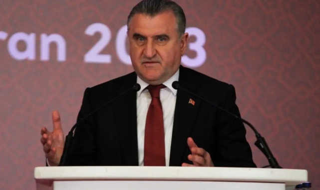 Bakan Bak: Bize kimse 'yapamaz' diyemez, bizler çılgın Türkleriz