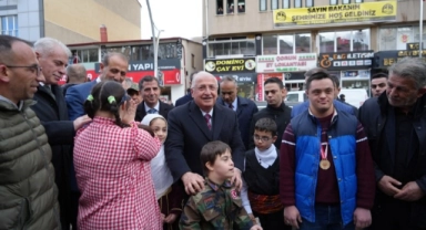 Bakan Güler’i down sendromlu çocuklar karşıladı