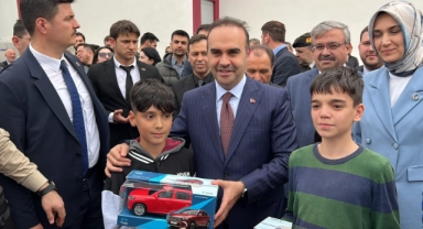 Bakan Kacır'a yüzleri gülümseten soru!