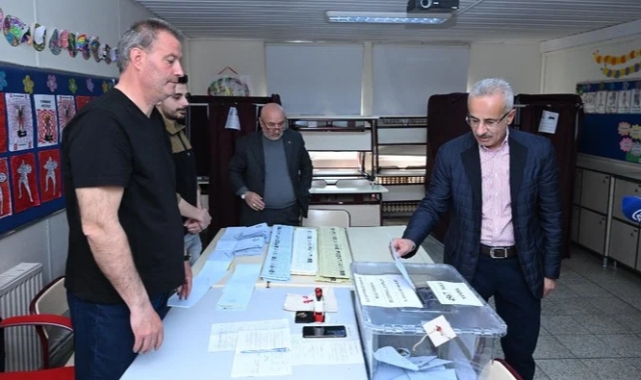 Bakan Uraloğlu, oyunu Ankara’da kullandı