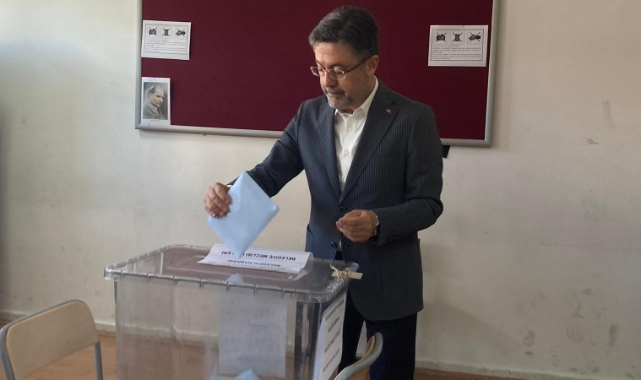 Bakan Yumaklı, Ankara’da oyunu kullandı