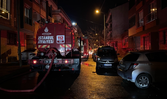 Başakşehir’de 3 katlı binanın çatısı alev alev yandı