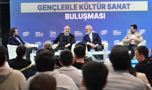 Başkan Aktaş’tan gençlerle sazlı sözlü muhabbet