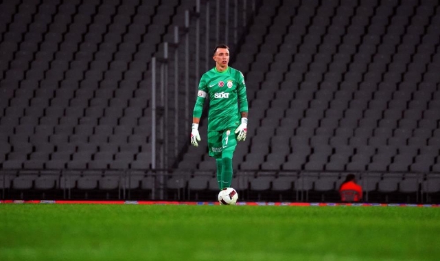 Beşiktaş derbilerinin en deneyimlisi Fernando Muslera